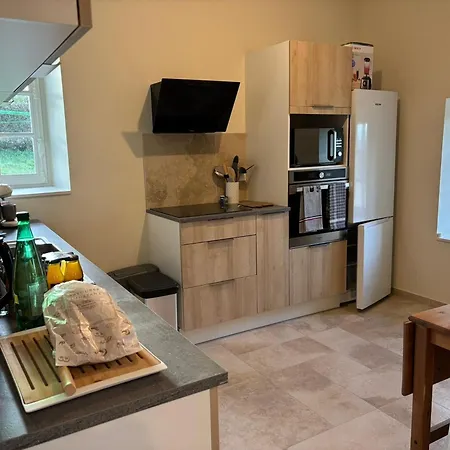 En Bocage Vendéen, 3 Chambres, Parking Inclus - Fr-1-426-607