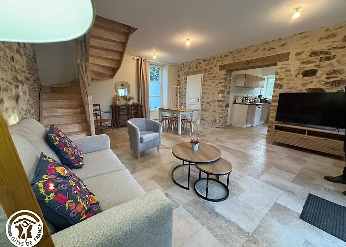 En Bocage Vendeen, 3 Chambres, Parking Inclus - Fr-1-426-607 * La Gaubretiere