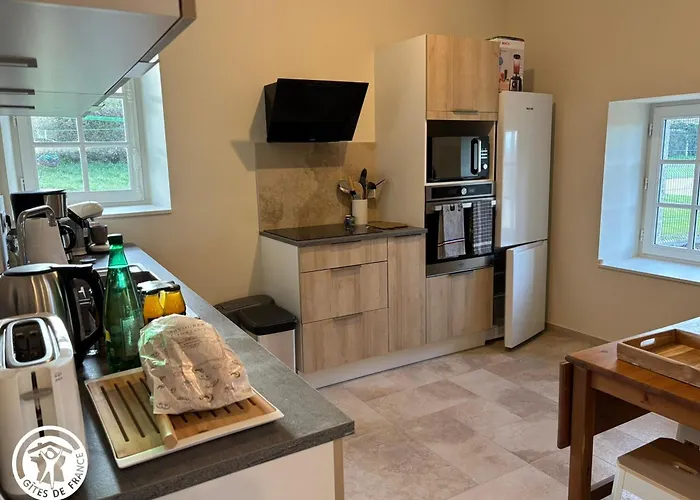 En Bocage Vendeen, 3 Chambres, Parking Inclus - Fr-1-426-607