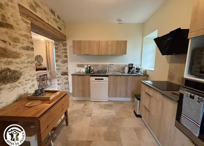 En Bocage Vendeen, 3 Chambres, Parking Inclus - Fr-1-426-607 *