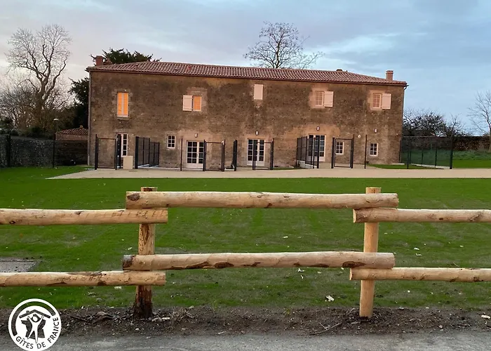 En Bocage Vendeen, 3 Chambres, Parking Inclus - Fr-1-426-607 * La Gaubretiere